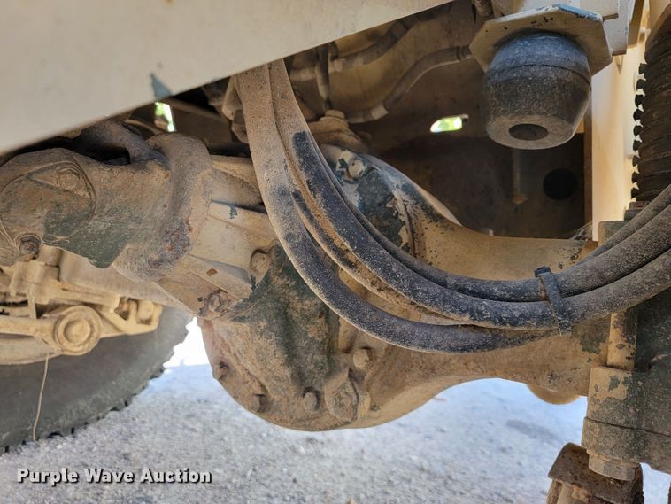 image for item JL9357 1994 Stewart & Stevenson M-1089  recovery truck