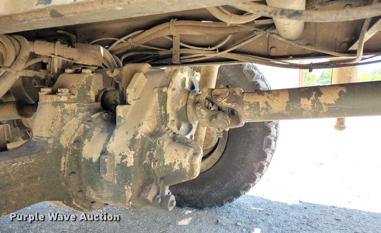 image for item JL9357 1994 Stewart & Stevenson M-1089  recovery truck