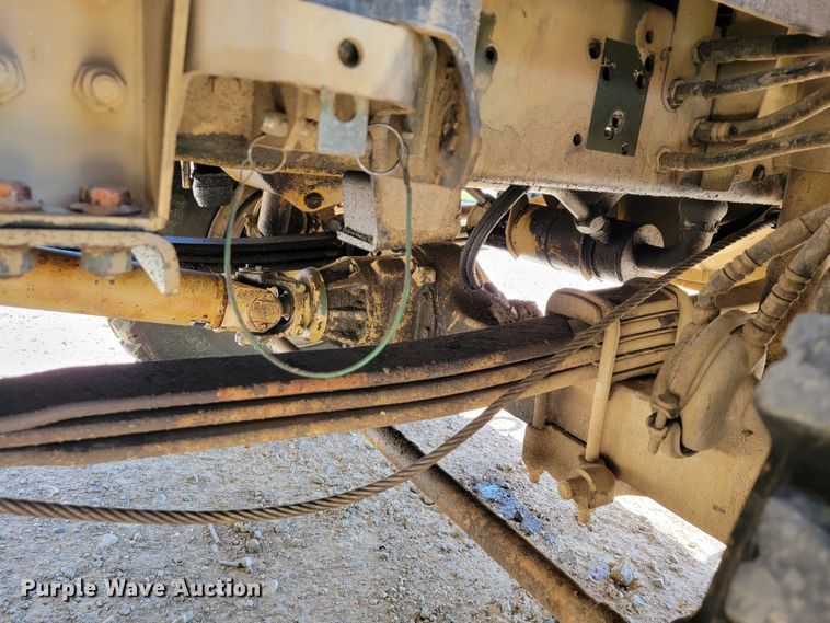 image for item JL9357 1994 Stewart & Stevenson M-1089  recovery truck