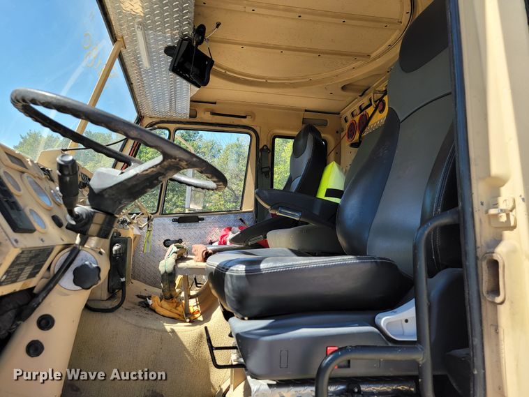 image for item JL9357 1994 Stewart & Stevenson M-1089  recovery truck