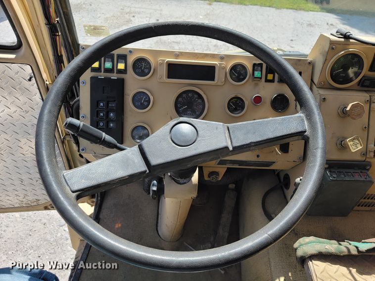 image for item JL9357 1994 Stewart & Stevenson M-1089  recovery truck