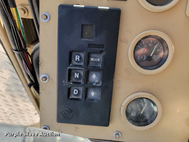 image for item JL9357 1994 Stewart & Stevenson M-1089  recovery truck