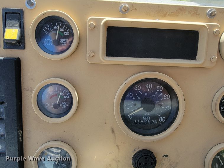 image for item JL9357 1994 Stewart & Stevenson M-1089  recovery truck