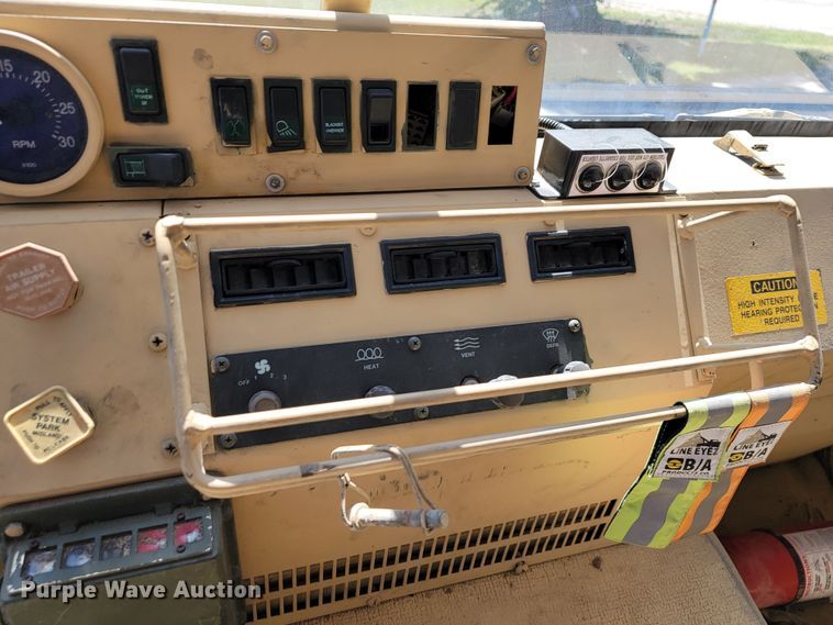 image for item JL9357 1994 Stewart & Stevenson M-1089  recovery truck