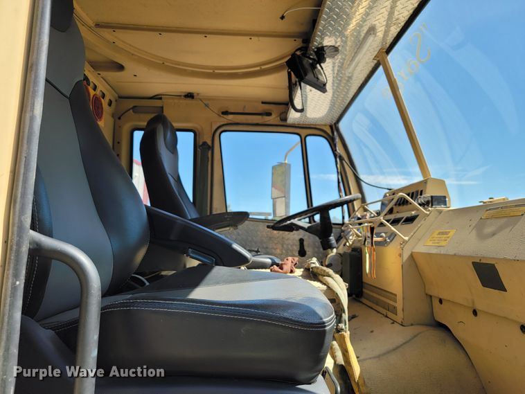 image for item JL9357 1994 Stewart & Stevenson M-1089  recovery truck