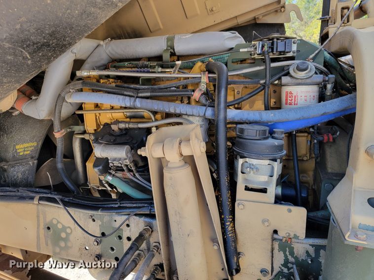 image for item JL9357 1994 Stewart & Stevenson M-1089  recovery truck