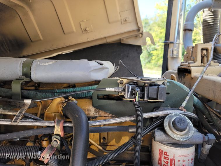 image for item JL9357 1994 Stewart & Stevenson M-1089  recovery truck