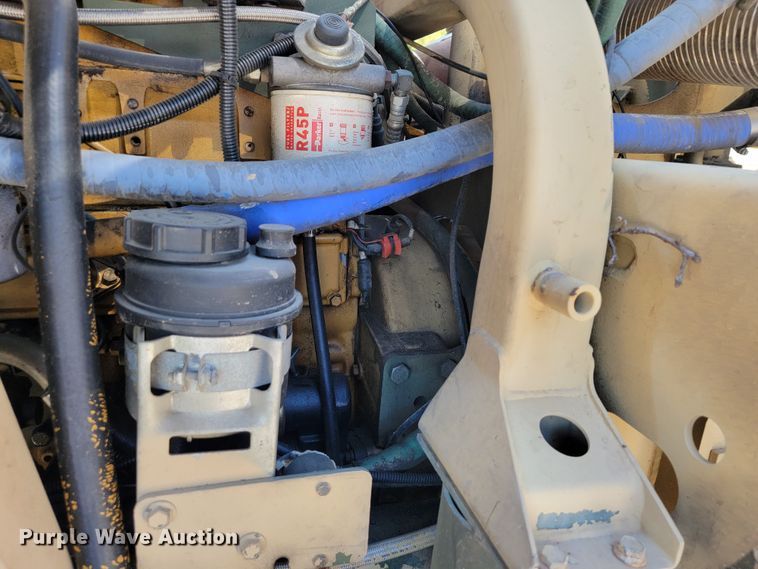 image for item JL9357 1994 Stewart & Stevenson M-1089  recovery truck