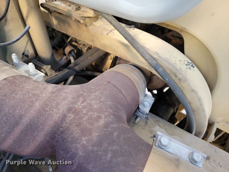 image for item JL9357 1994 Stewart & Stevenson M-1089  recovery truck