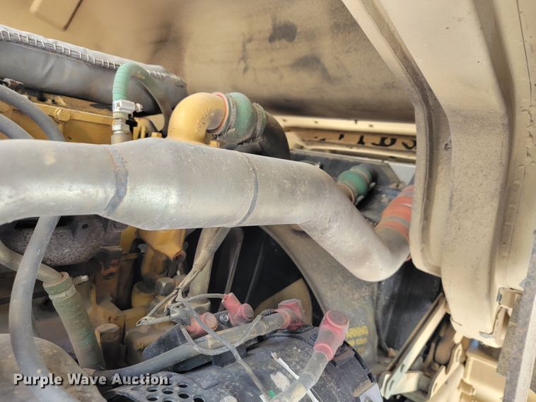 image for item JL9357 1994 Stewart & Stevenson M-1089  recovery truck