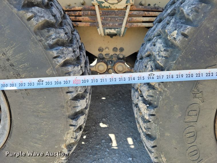 image for item JL9357 1994 Stewart & Stevenson M-1089  recovery truck