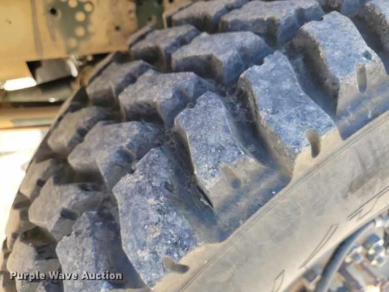 image for item JL9357 1994 Stewart & Stevenson M-1089  recovery truck