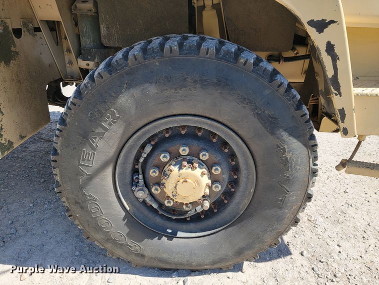 image for item JL9357 1994 Stewart & Stevenson M-1089  recovery truck