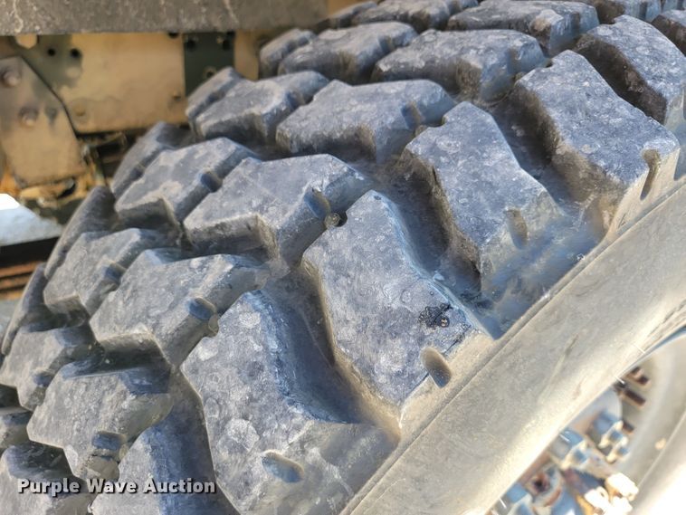 image for item JL9357 1994 Stewart & Stevenson M-1089  recovery truck