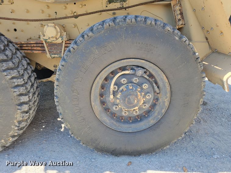 image for item JL9357 1994 Stewart & Stevenson M-1089  recovery truck