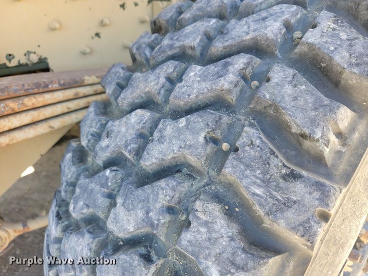 image for item JL9357 1994 Stewart & Stevenson M-1089  recovery truck