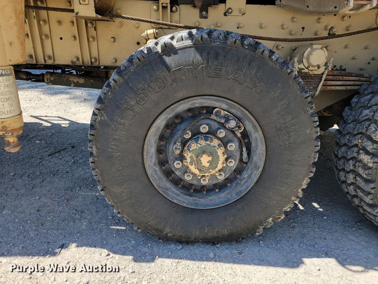 image for item JL9357 1994 Stewart & Stevenson M-1089  recovery truck