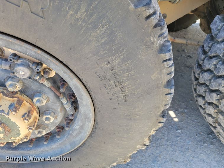 image for item JL9357 1994 Stewart & Stevenson M-1089  recovery truck