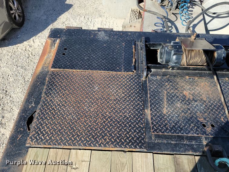 image for item JL9364 2003 Trail-Eze TE701  drop tilt deck equipment trailer