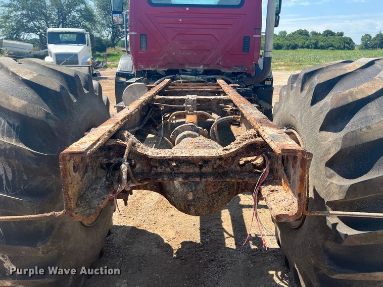 image for item JX9366 2003 International 7400  truck cab and chassis