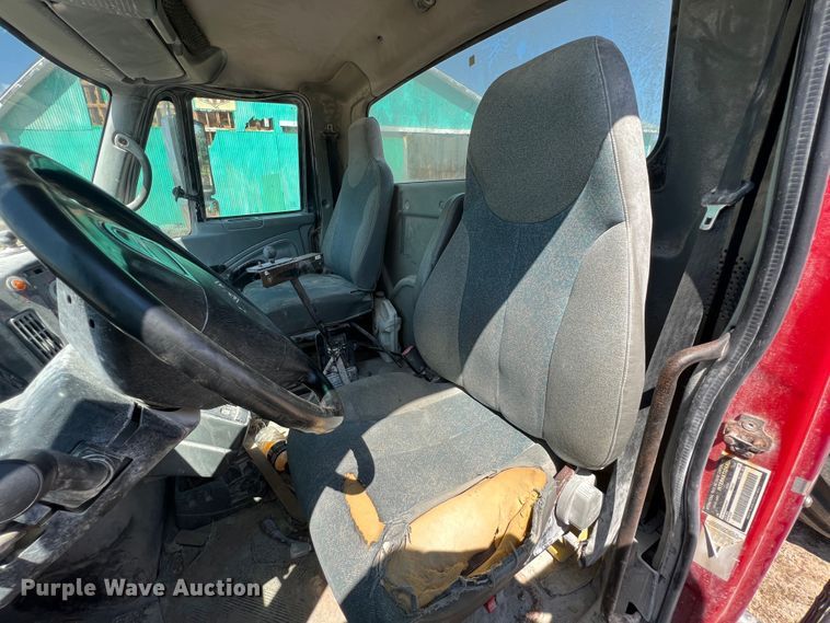 image for item JX9366 2003 International 7400  truck cab and chassis