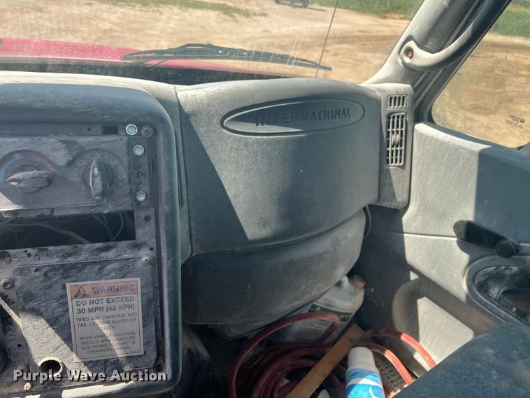 image for item JX9366 2003 International 7400  truck cab and chassis