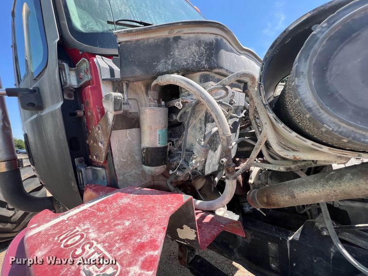 image for item JX9366 2003 International 7400  truck cab and chassis