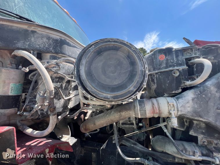 image for item JX9366 2003 International 7400  truck cab and chassis