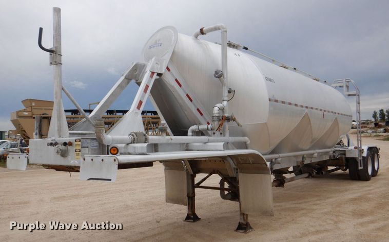 image for item JY9270 2006 Tremcar TRA/REM  pneumatic dry bulk trailer