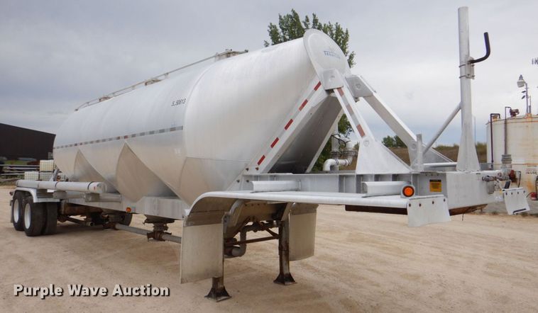 image for item JY9270 2006 Tremcar TRA/REM  pneumatic dry bulk trailer