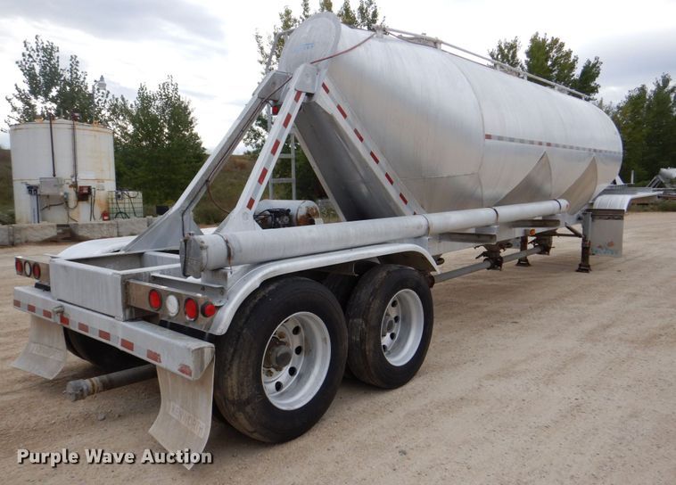 image for item JY9270 2006 Tremcar TRA/REM  pneumatic dry bulk trailer