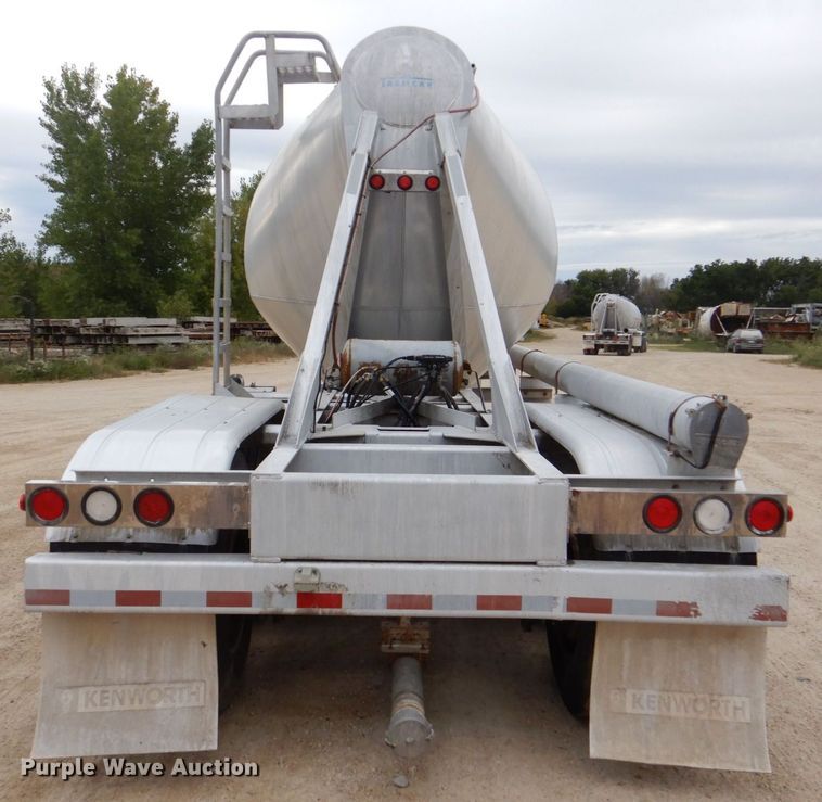 image for item JY9270 2006 Tremcar TRA/REM  pneumatic dry bulk trailer