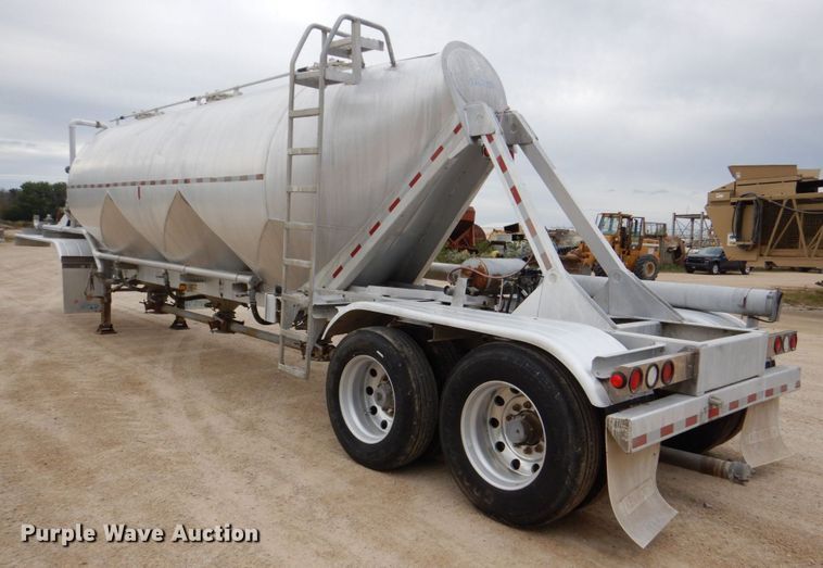 image for item JY9270 2006 Tremcar TRA/REM  pneumatic dry bulk trailer