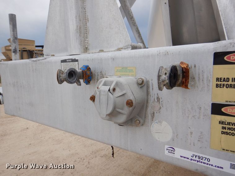 image for item JY9270 2006 Tremcar TRA/REM  pneumatic dry bulk trailer