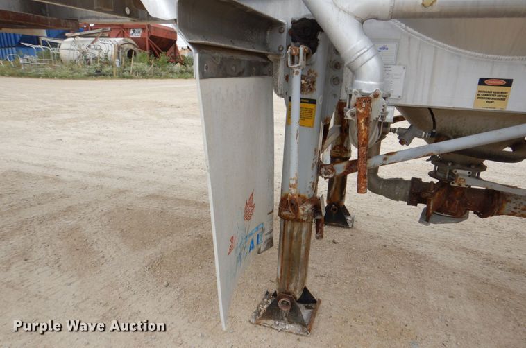 image for item JY9270 2006 Tremcar TRA/REM  pneumatic dry bulk trailer