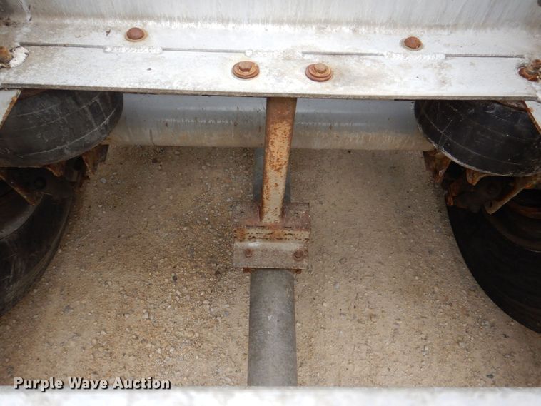 image for item JY9270 2006 Tremcar TRA/REM  pneumatic dry bulk trailer