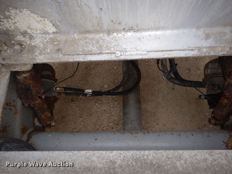 image for item JY9270 2006 Tremcar TRA/REM  pneumatic dry bulk trailer