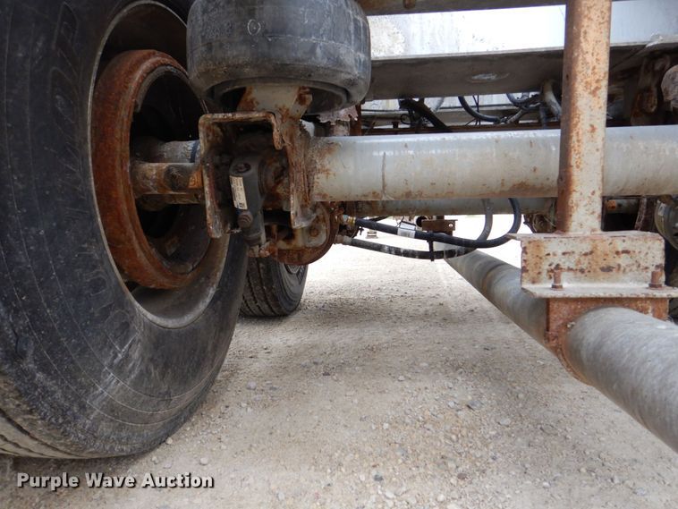 image for item JY9270 2006 Tremcar TRA/REM  pneumatic dry bulk trailer