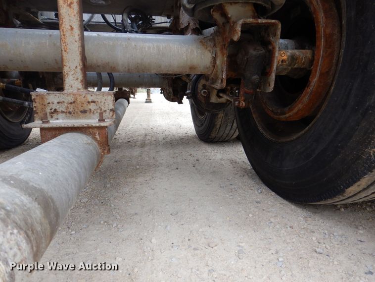 image for item JY9270 2006 Tremcar TRA/REM  pneumatic dry bulk trailer