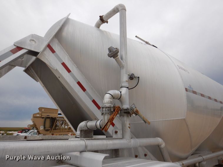 image for item JY9270 2006 Tremcar TRA/REM  pneumatic dry bulk trailer