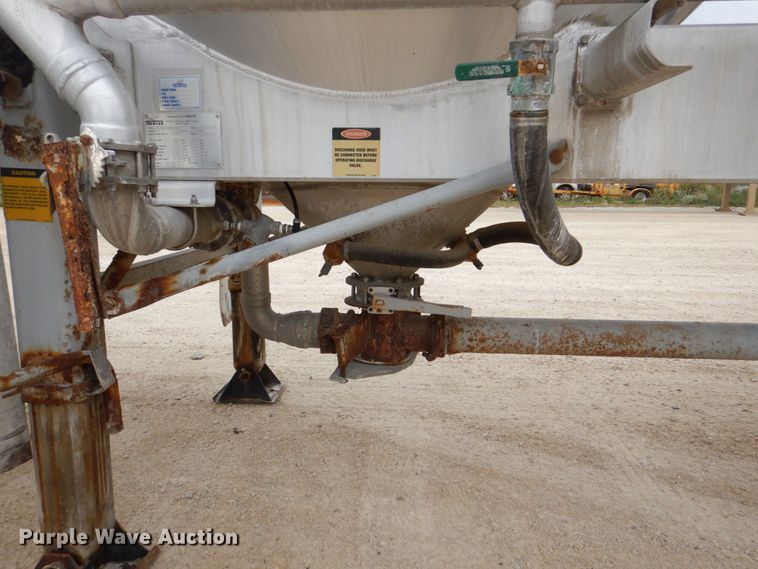 image for item JY9270 2006 Tremcar TRA/REM  pneumatic dry bulk trailer