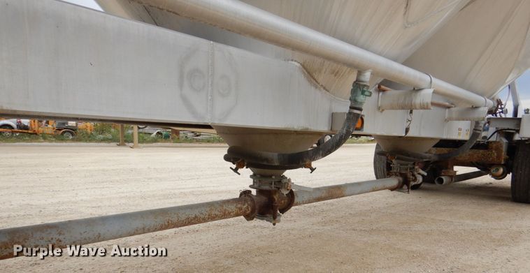 image for item JY9270 2006 Tremcar TRA/REM  pneumatic dry bulk trailer