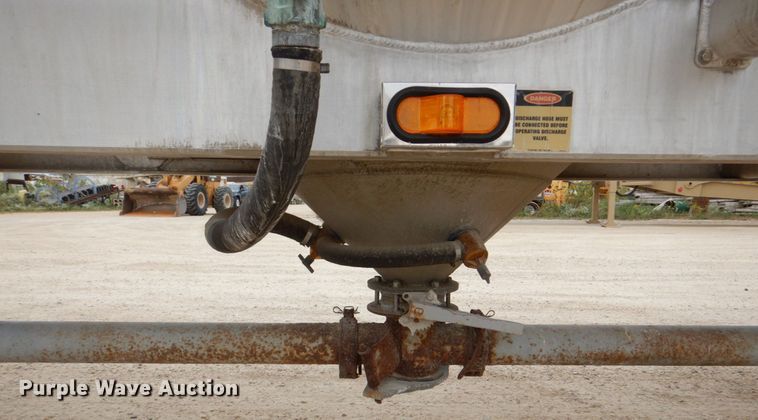 image for item JY9270 2006 Tremcar TRA/REM  pneumatic dry bulk trailer