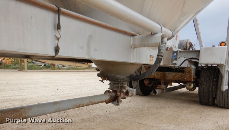 image for item JY9270 2006 Tremcar TRA/REM  pneumatic dry bulk trailer