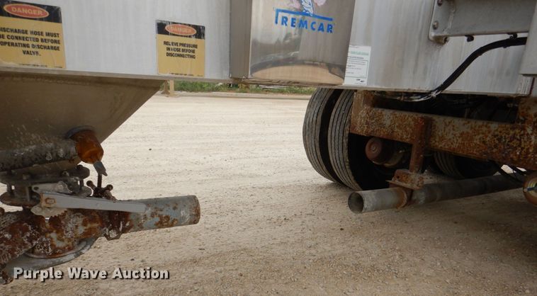 image for item JY9270 2006 Tremcar TRA/REM  pneumatic dry bulk trailer