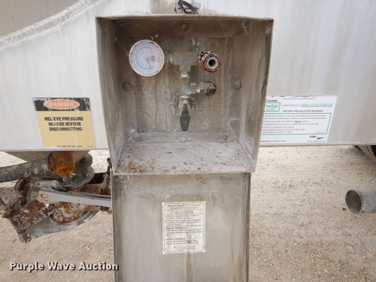 image for item JY9270 2006 Tremcar TRA/REM  pneumatic dry bulk trailer