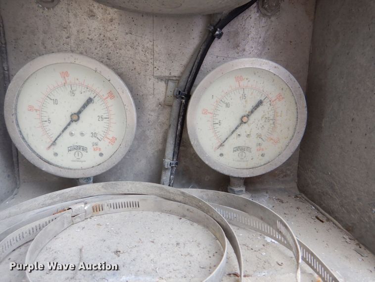 image for item JY9270 2006 Tremcar TRA/REM  pneumatic dry bulk trailer