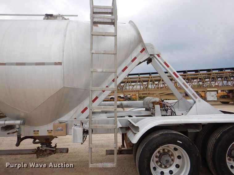 image for item JY9270 2006 Tremcar TRA/REM  pneumatic dry bulk trailer