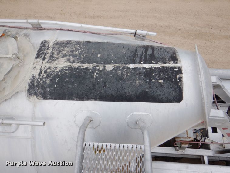 image for item JY9270 2006 Tremcar TRA/REM  pneumatic dry bulk trailer