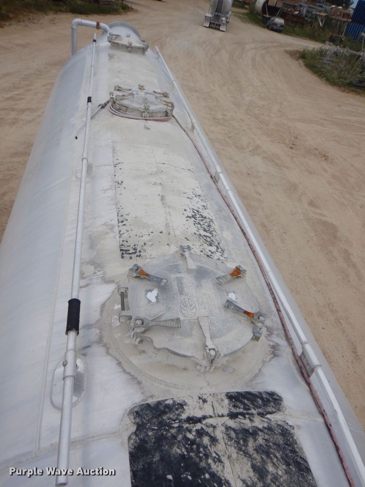 image for item JY9270 2006 Tremcar TRA/REM  pneumatic dry bulk trailer